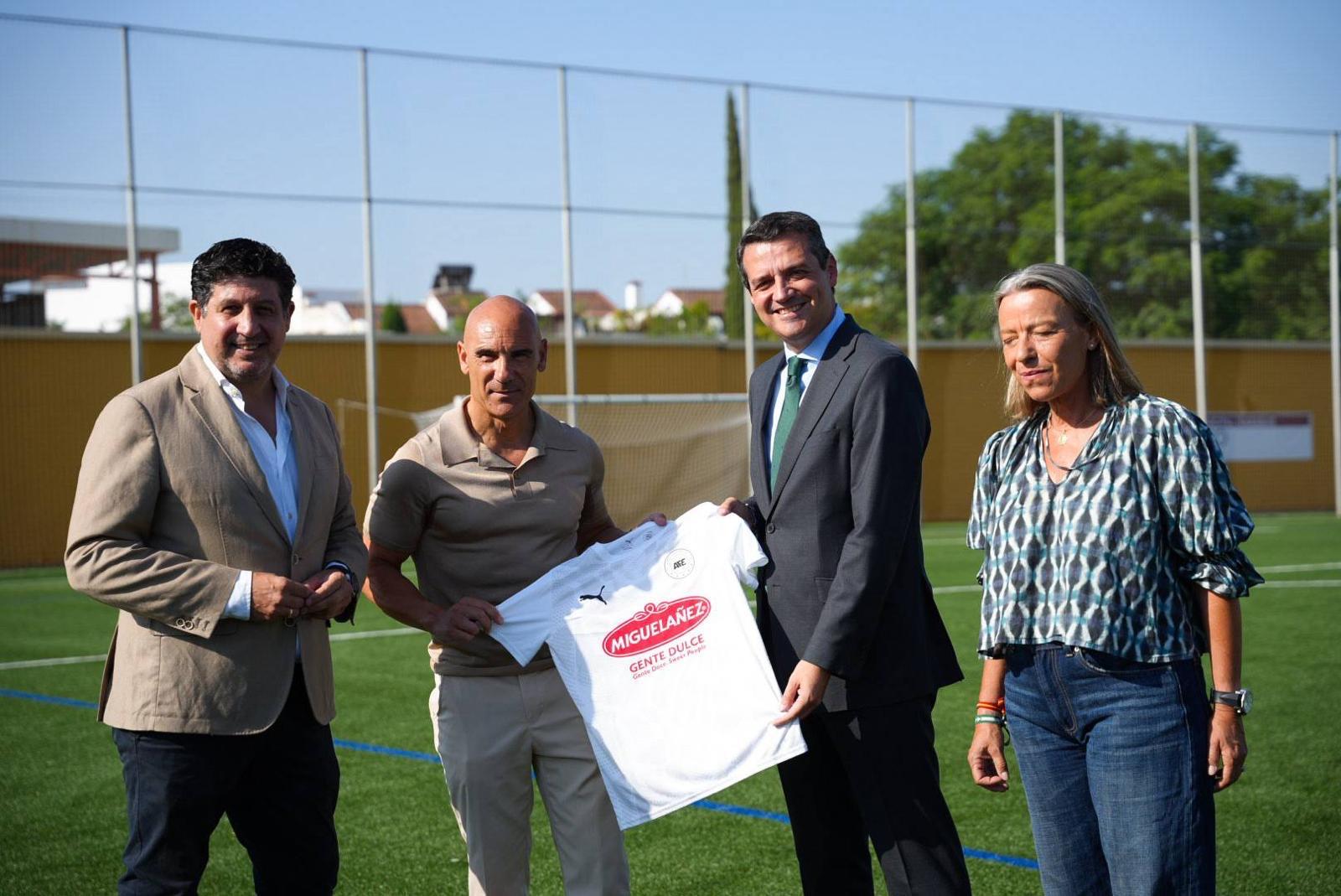 Los campos de fútbol de El Naranjo vuelven a la actividad tras su remodelación integral